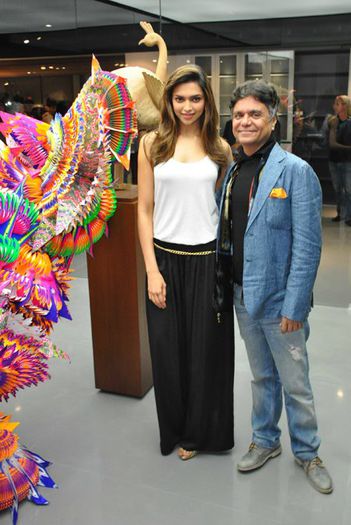 deepika-padukone-palazzo-pants-fashion-2[1]
