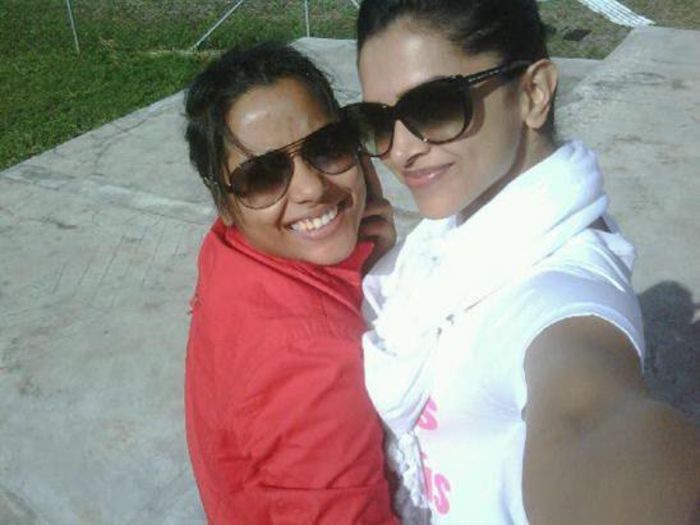 deepsahan[1] - Deepika si prietenii ei