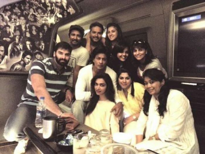 Chennai_Express_Cast_Crew_31March2013 - Deepika si prietenii ei