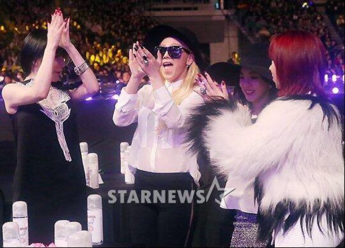 2ne1 clap