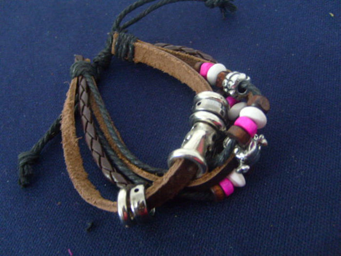 S7000966; Bratari handmade
Pret 5 lei
