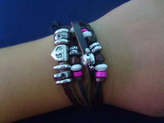 S7000967; Bratari handmade
Pret 5 lei
