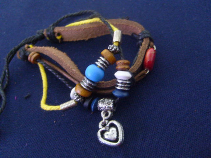 S7000968; Bratari handmade
Pret 5 lei
