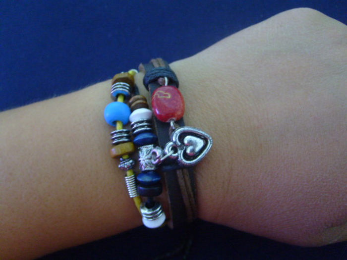 S7000969; Bratari handmade
Pret 5 lei
