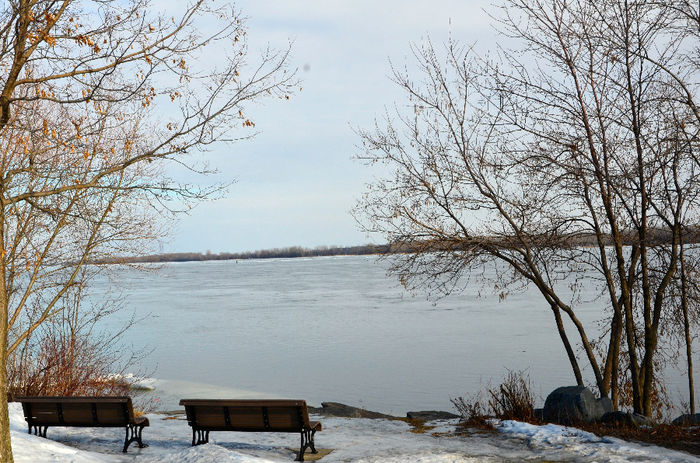 O vedere a fluviului sf.Laurenr din Montreal - CANADA