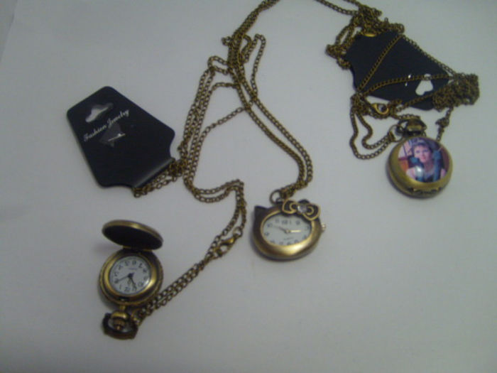 S7002829; Colier cu ceas diferite modele.
Pret 20lei
