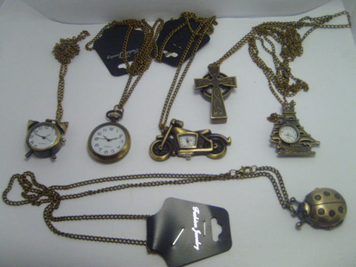 S7002830; Colier cu ceas diferite modele.
Pret 20lei
