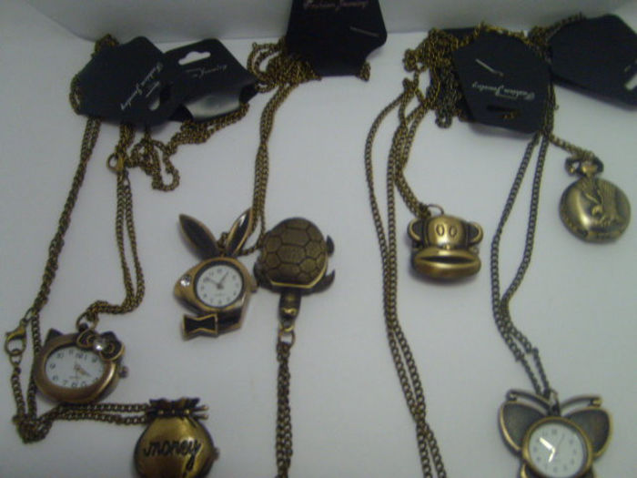 S7002835; Colier cu ceas diferite modele.
Pret 20lei
