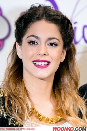 19 - ALEGE-TI O POZA LIBERA CU MARTINA STOESSEL