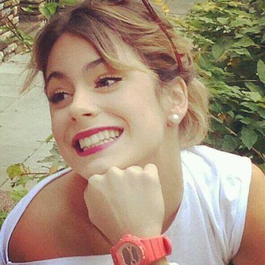 22 - ALEGE-TI O POZA LIBERA CU MARTINA STOESSEL