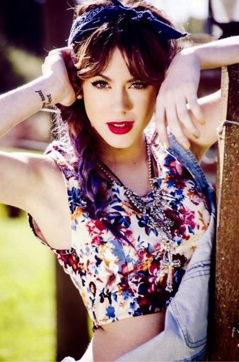 Bety Hq - ALEGE-TI O POZA LIBERA CU MARTINA STOESSEL