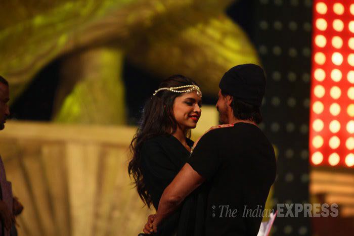 srk_deepika11