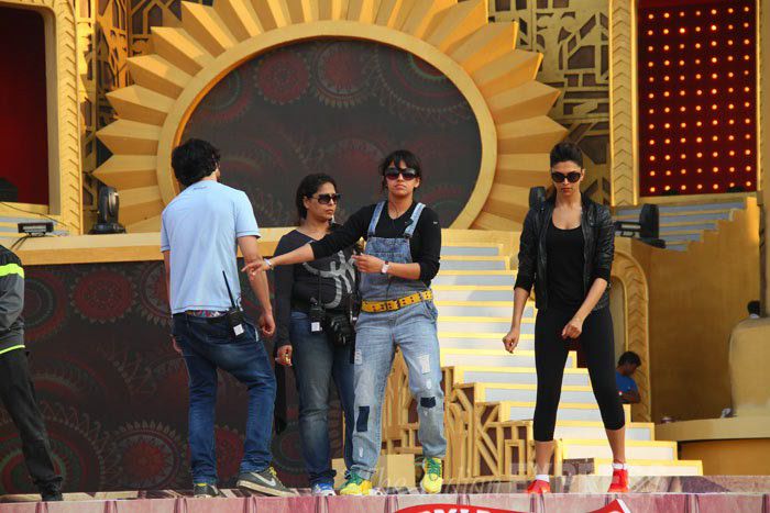 B_Id_456881_deepika-again