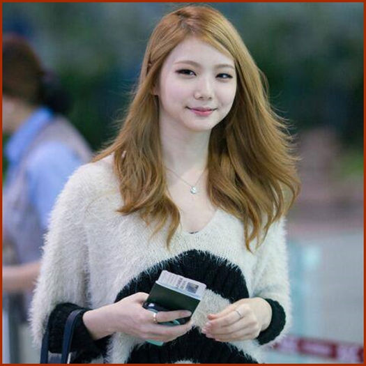 ツ (se ridica) Mersi de gazduire :)) Noapte buna unnie, baieti :P (pleaca)