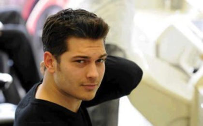 Stii,Feriha ma intrebam daca vrei sa iesi cu mine in oras  ,dupa ore .Ce zici?(doamne ce frumoasa es