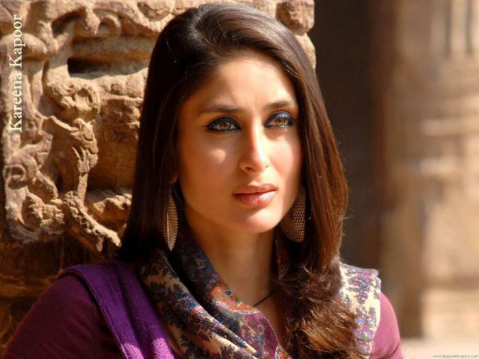 KAREENA22