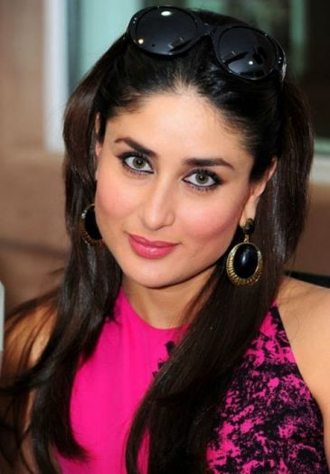 KAREENA33 - KAREENA KAPOOR