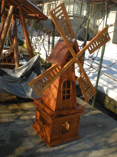 DSCN7573 - Moara vant din lemn - decoratiune pentru gradina