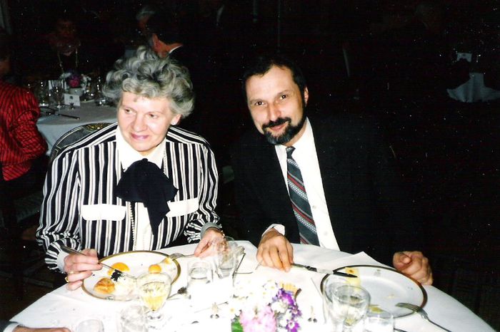 Cu M-me Chantal Bertouille (Ambasada Belgiei, apr.1991); Presedinta PRL (Partidul Radical Liberal) din Comines-Warenton (Belgia)
