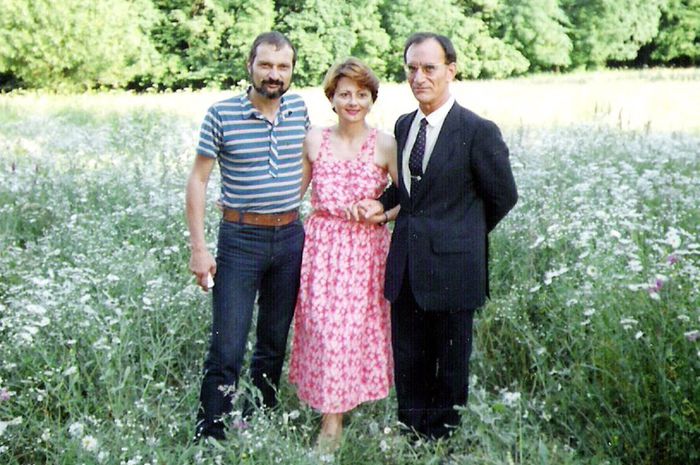 Sotii Zainescu si prof.univ. Niceto Blazquez Fernandez (Spania); La Dobrovat, judetul Iasi, iunie 1991
