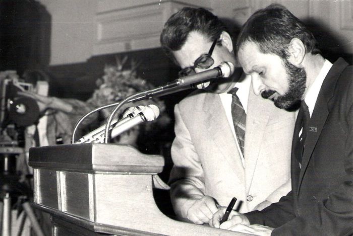 Contra, la votarea constitutiei feseniste; Bucuresti, 21 noiembrie 1991
