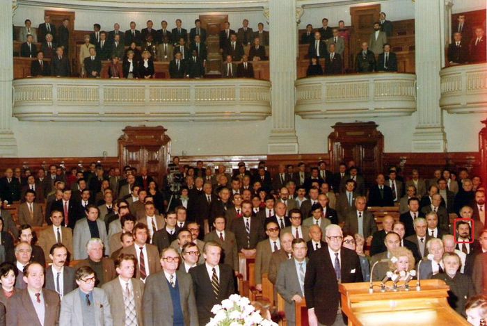 Imagine de la lucrarile Camerelor reunite; 1992. In prim plan dreapta, grupul national-liberal.
