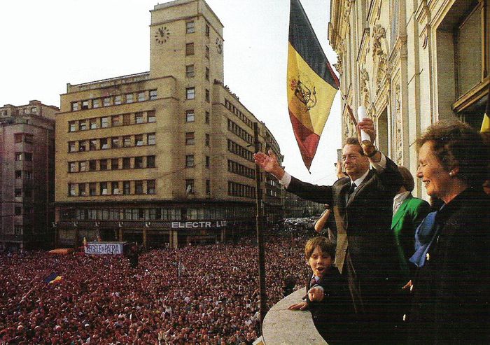 Dupa 45 de ani, Bucuresti, 27 aprilie 1992; Majestatile lor, Regele Mihai I si Regina Ana, precum si ASR Printul Nicolae copil.
