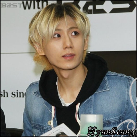 [(:] ..Aa. :-? ..Bun venit atunci. :3