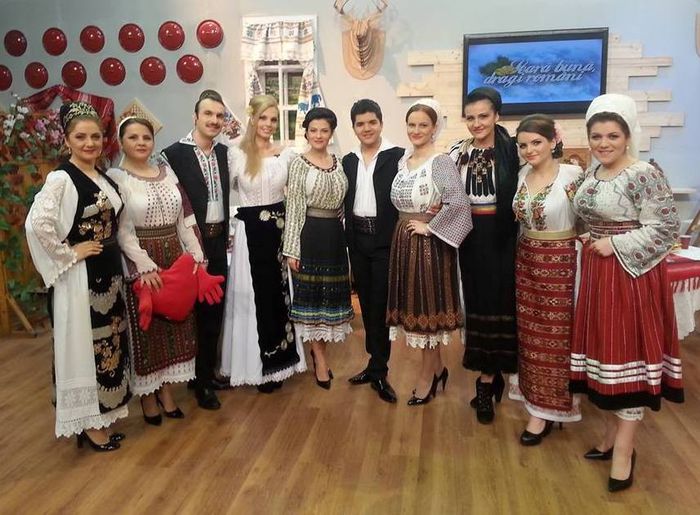 1654112_1437492896488372_539425201_n - COSTUMUL POPULAR ROMANESC DIN DIFERITE ZONE