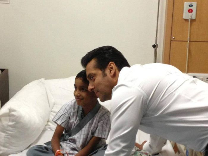 H1 - Salman Khan at Fortis Hospital New Delhi