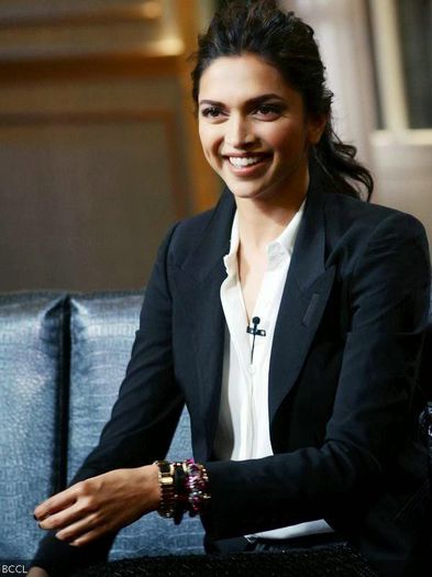 Dimpled-beauty-Deepika-Padukone-shoot-Koffee