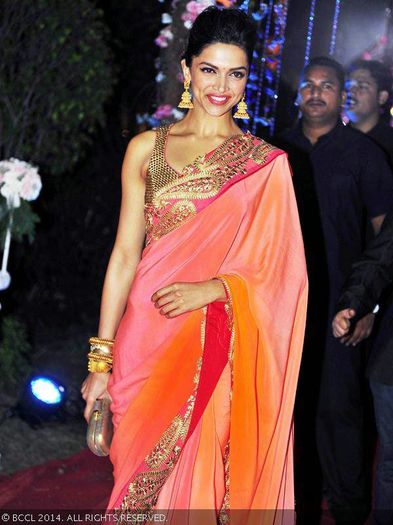 Bwood-glam-diva-Deepika-Padukone-during-Ahana-Deol-and-Vaibhav-Voras-wedding-held-in-Mumbai-on-Febru - Deep smile