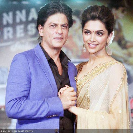 Shah-Rukh-Khan-and-Deepika-Padukone-pose-for-a-photo-during-the-promotions-of-movie-Chennai-Express-