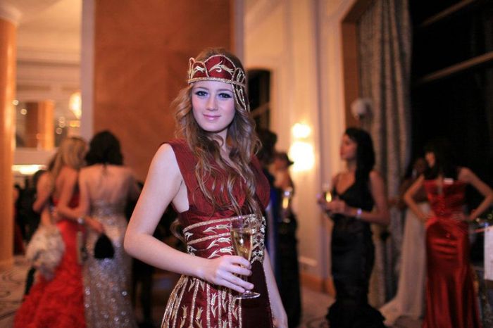 22 - Gizem Karaca