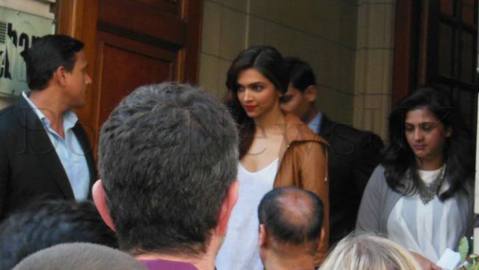 deepika-padukone-spotted-in-london-2