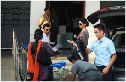 deepika-padukone-at-international-airport