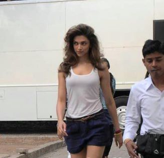 Deepika-Paduokone-hot-and-sexy-pic[1]