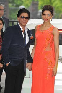 Bollywood actors Shahrukh Khan Deepika Padukone 9cTpuuTJ5Rvl[1]