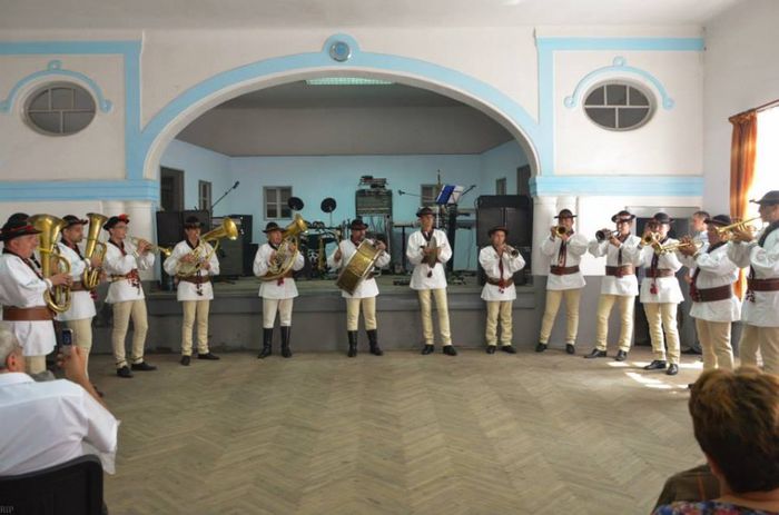 FANFARA ROMANEASCA DIN RUPEA LA PALOS CU OCAZIA SERBARII FIILOR SATULUI IN 2013.