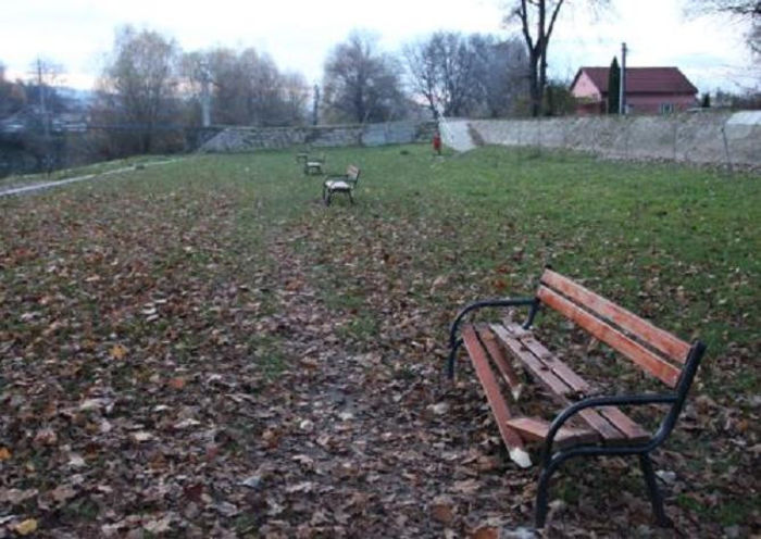 mai faină-i așa...știrbită