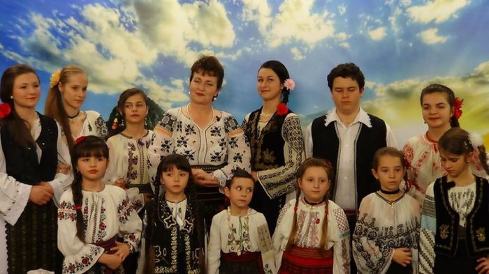 577848_359868777459554_2108474499_n - COSTUMUL POPULAR ROMANESC DIN DIFERITE ZONE