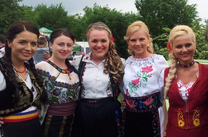  - COSTUMUL POPULAR ROMANESC DIN DIFERITE ZONE