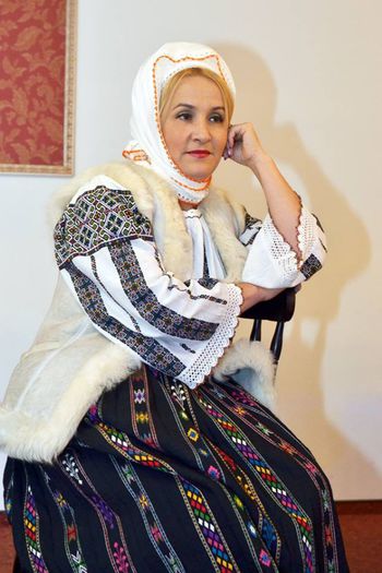  - COSTUMUL POPULAR ROMANESC DIN DIFERITE ZONE