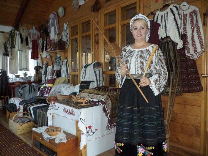  - COSTUMUL POPULAR ROMANESC DIN DIFERITE ZONE