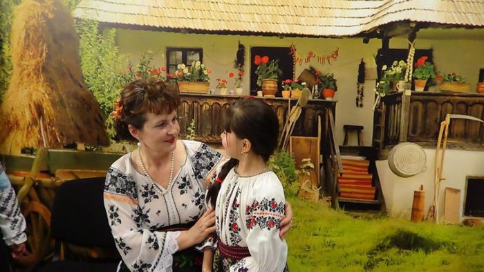  - COSTUMUL POPULAR ROMANESC DIN DIFERITE ZONE