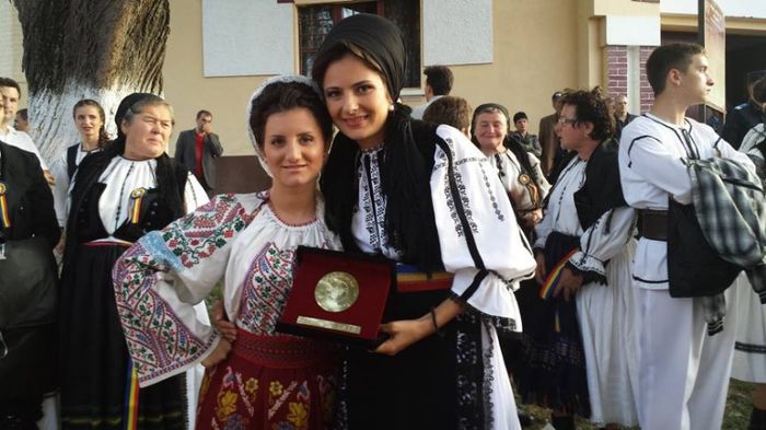  - COSTUMUL POPULAR ROMANESC DIN DIFERITE ZONE