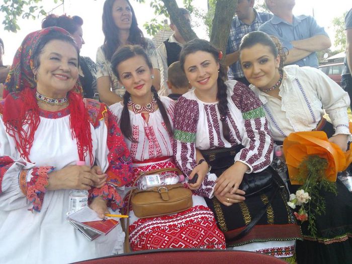 - COSTUMUL POPULAR ROMANESC DIN DIFERITE ZONE
