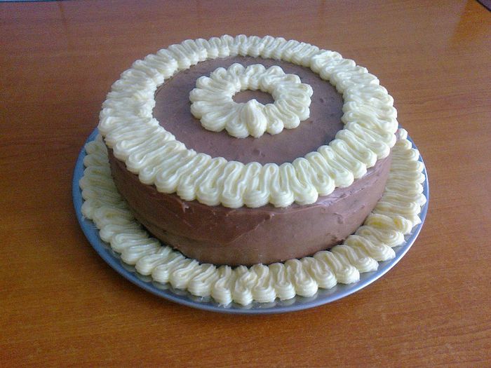 Tortul Lebedelor -  cu crema de vanilie si ciocolata - Culinar 2