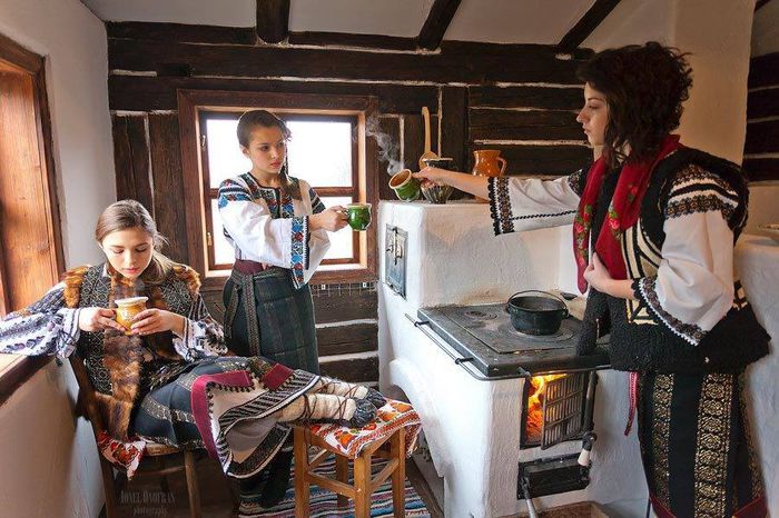  - PORTUL POPULAR AL ROMANILOR MOLDOVENI DE DINCOLO DE PRUT