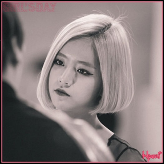 @. Luhaneee, poate sare vre`o una pe tine. :-s..=)) - ix __ Episodul 051 __ xi
